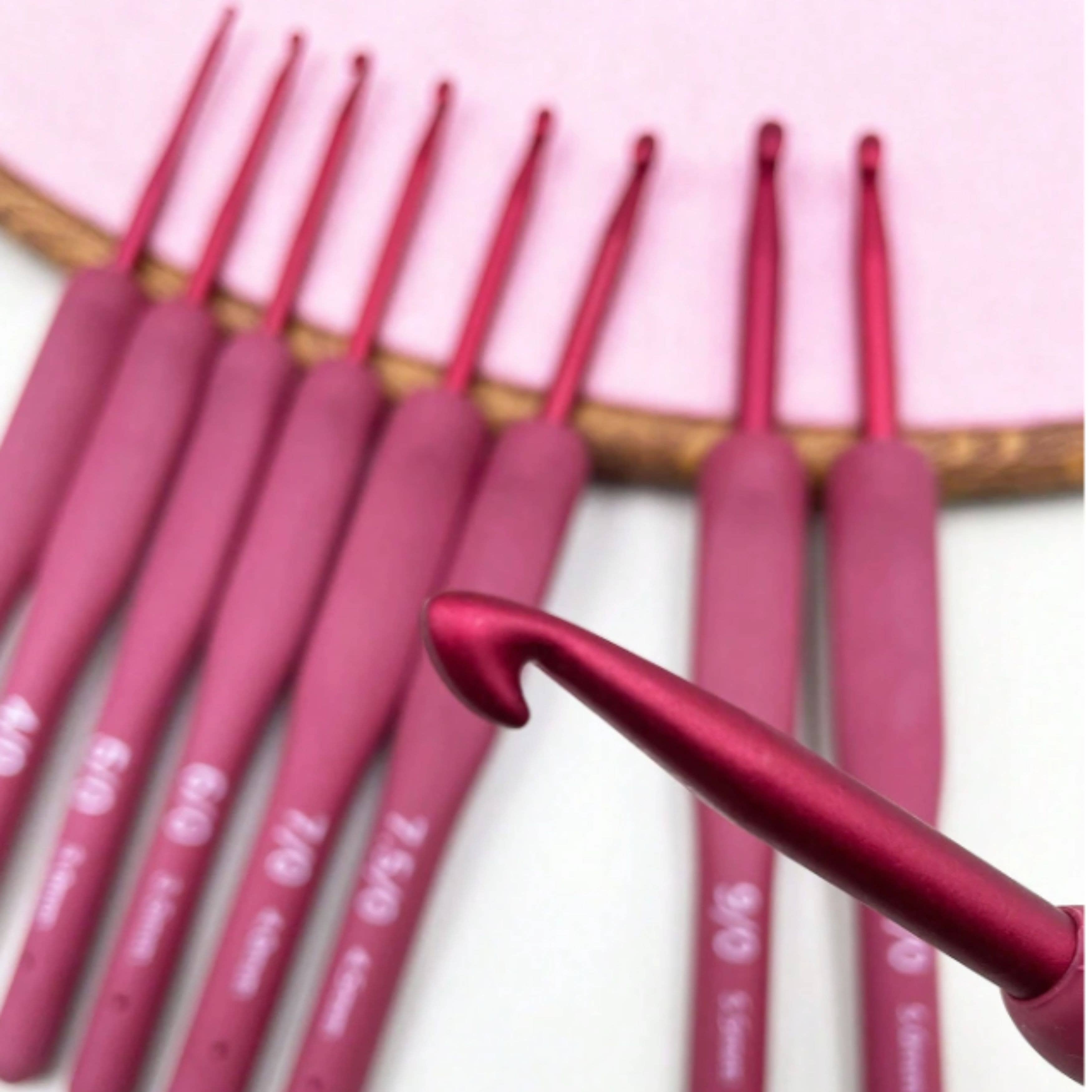 Raspberry Dreams 9-Piece Crochet Hook Set  2.0–6.0mm
