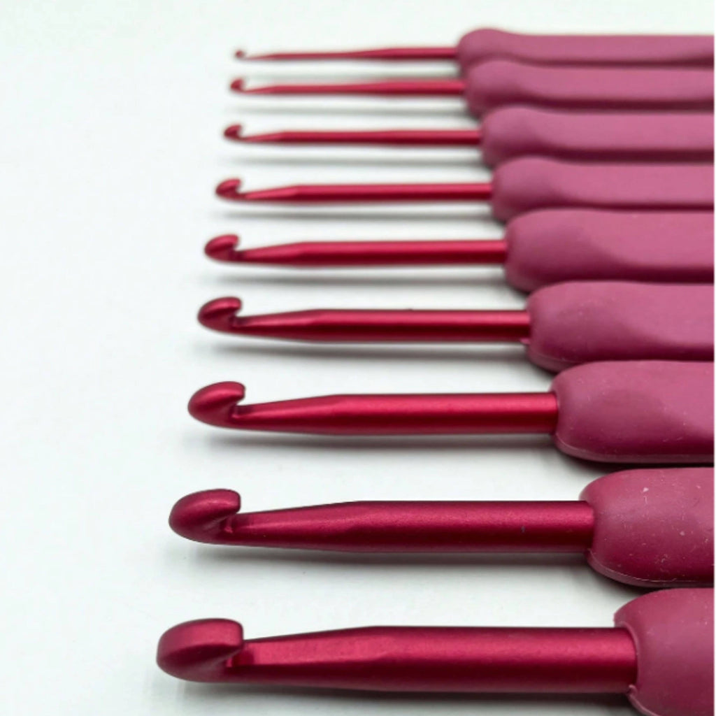 Raspberry Dreams 9-Piece Crochet Hook Set  2.0–6.0mm